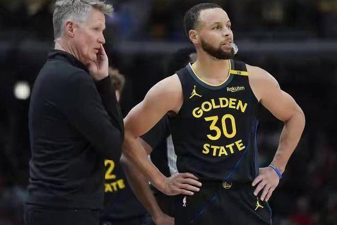 九游体育-包含巴黎圣日耳曼教练压力巨大！，库里遭遇五持续失利赛场气氛高涨的词条