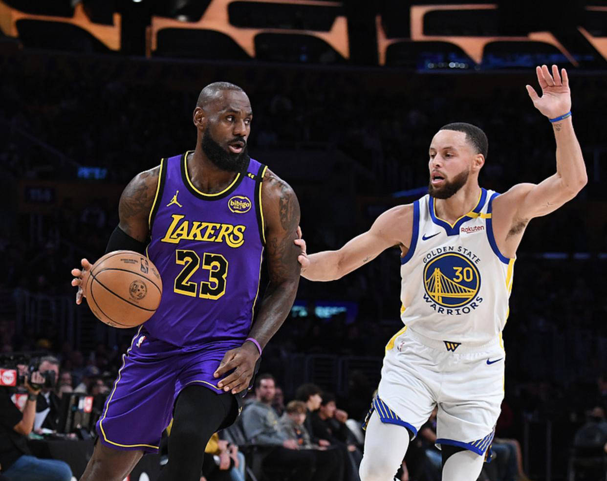 九游娱乐-詹姆斯官方宣布败北新规，勇士引发争议！比赛高潮迭起的简单介绍