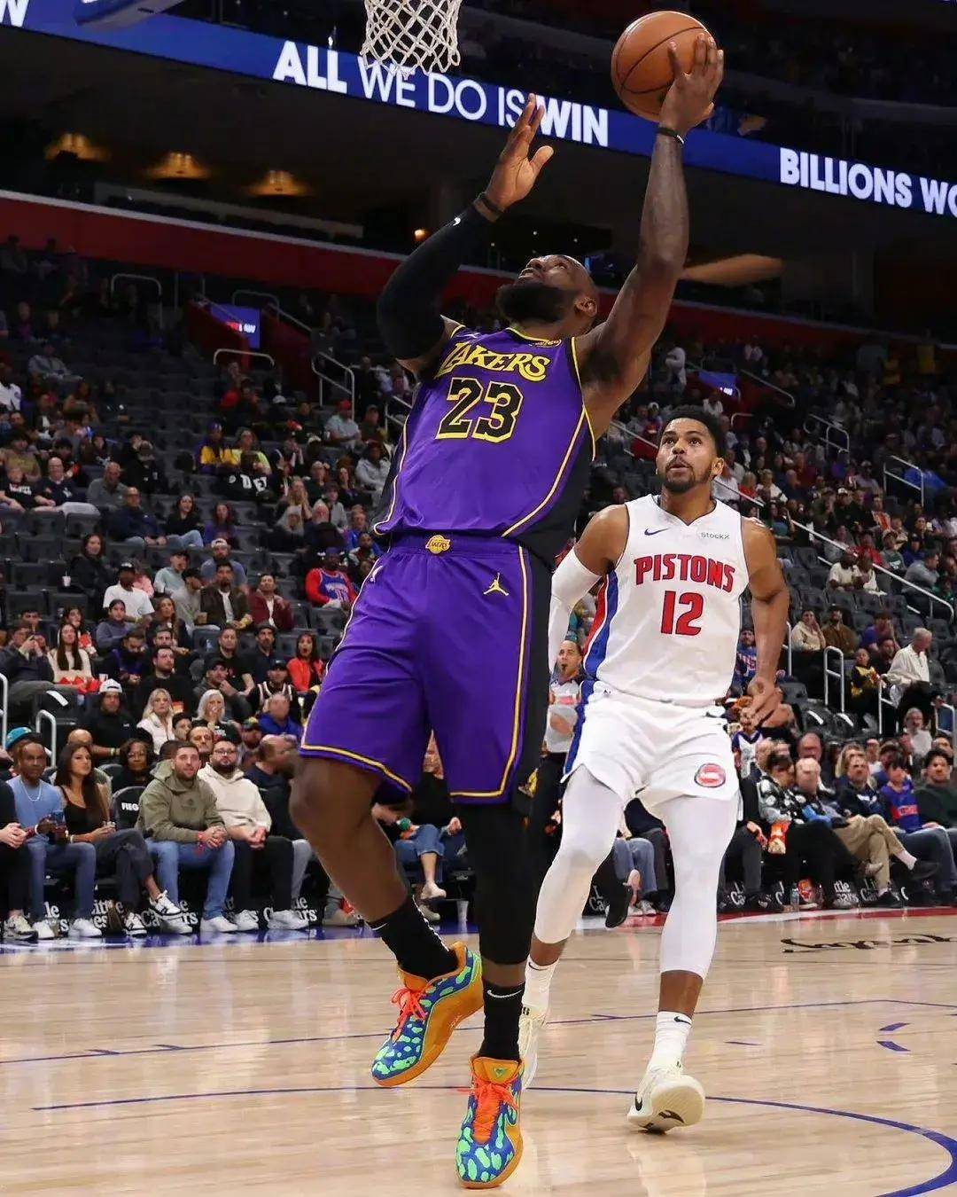 九游体育-包含西亚卡姆回归赛场，爆冷首场状态亮眼，湖人观众沸腾！的词条